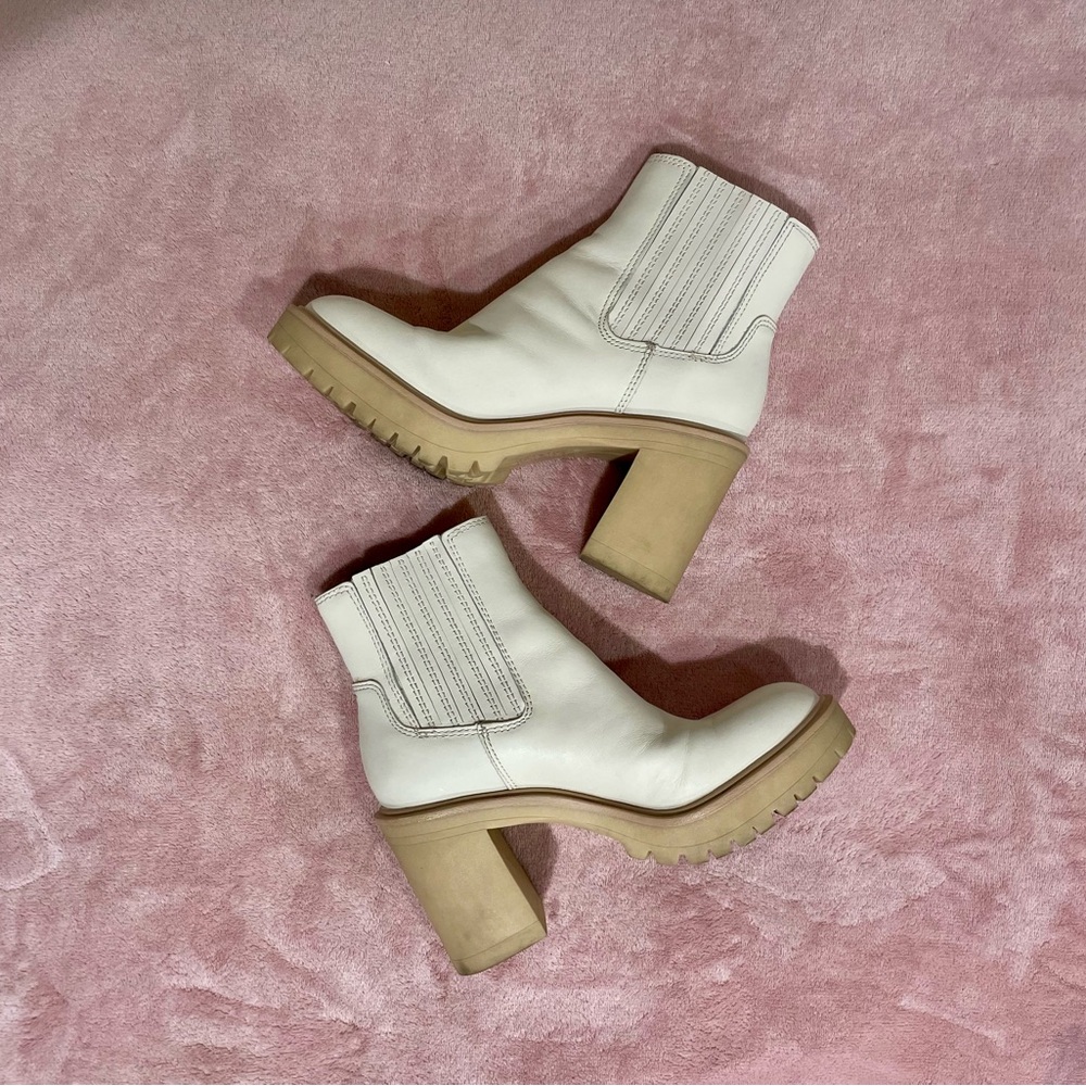 Women's Caster H2O Lug Sole Cheslea Heeled Booties